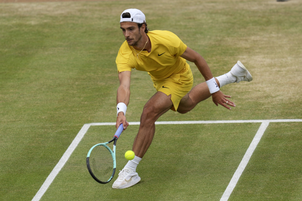 完善足球场 完善足球场