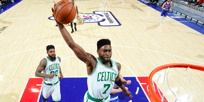 队在篮下的 队在篮下的